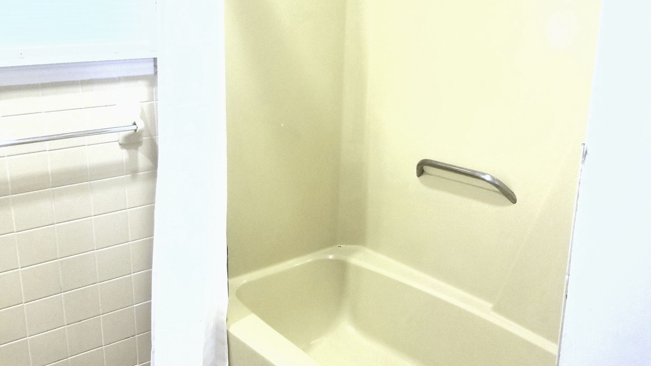 Photo of Bathroom in Lakeview