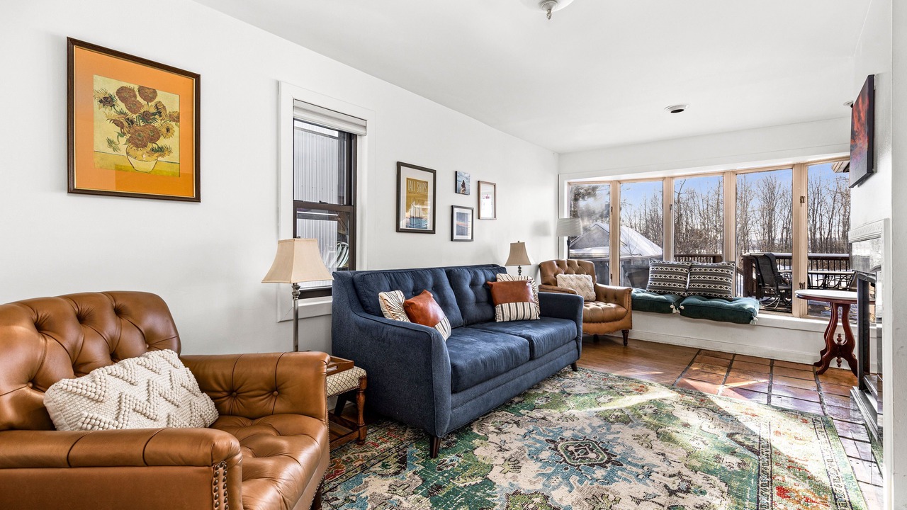 Photo of Livingroom in St. Louis County