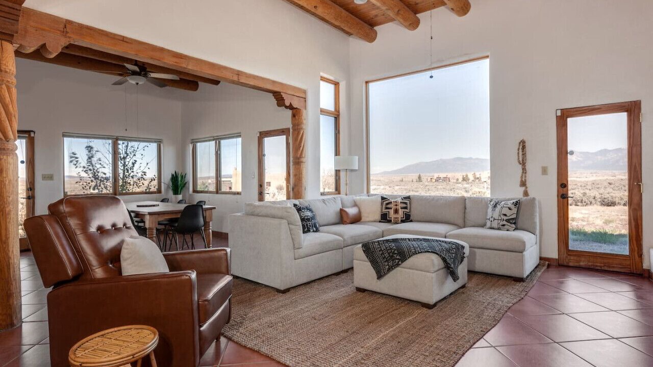 Photo of Livingroom in Ranchos De Taos