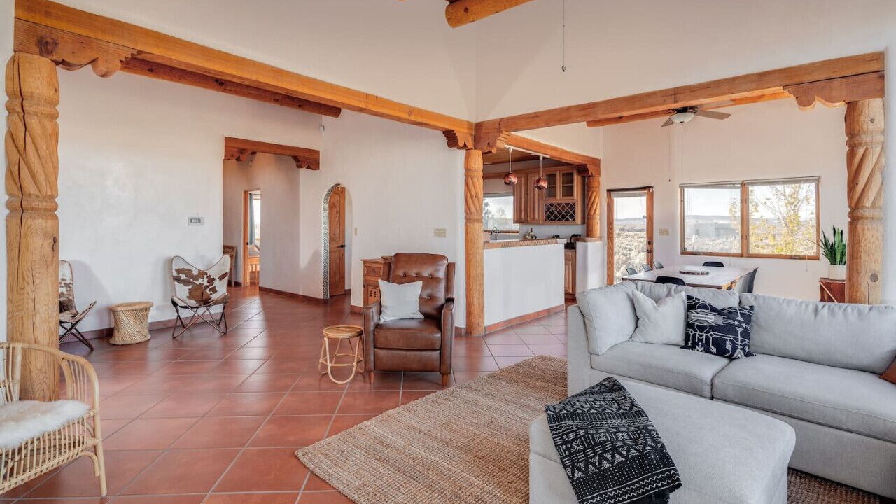 Photo of Livingroom in Ranchos De Taos