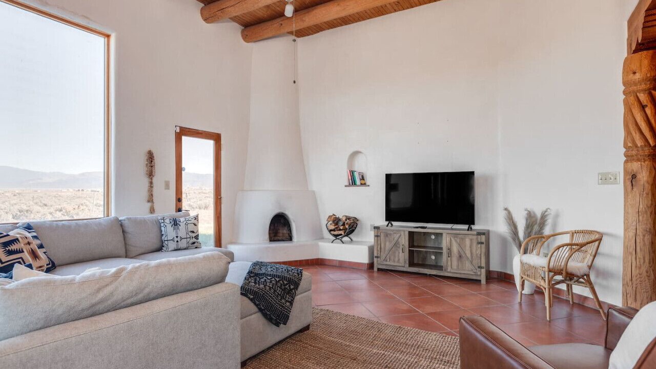 Photo of Livingroom in Ranchos De Taos