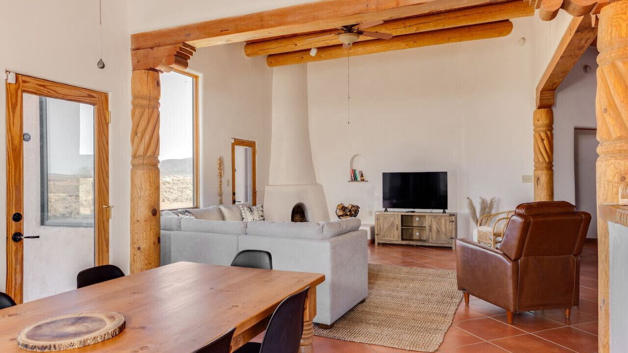 Photo of Livingroom in Ranchos De Taos