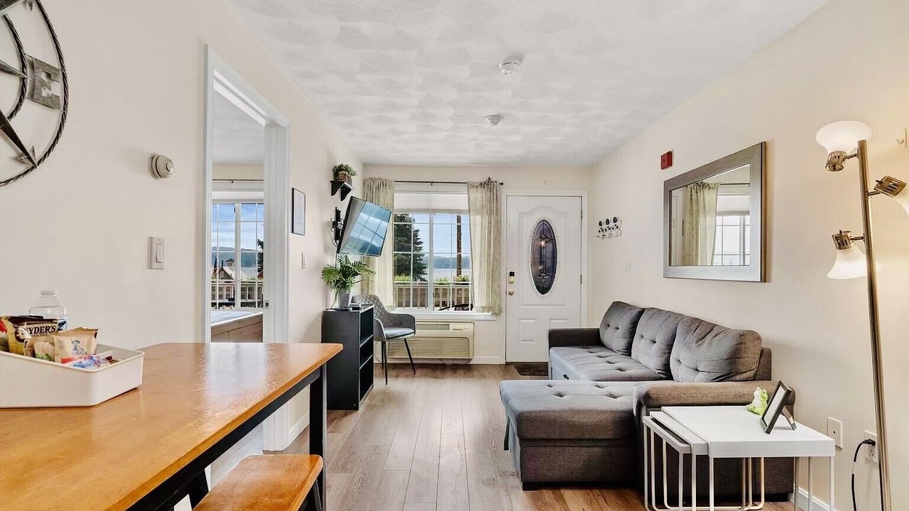 Photo of Livingroom in Winnisquam