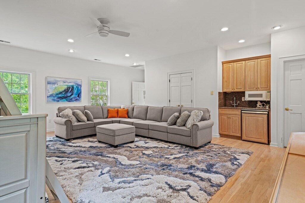 Photo of Livingroom in Davis Wharf
