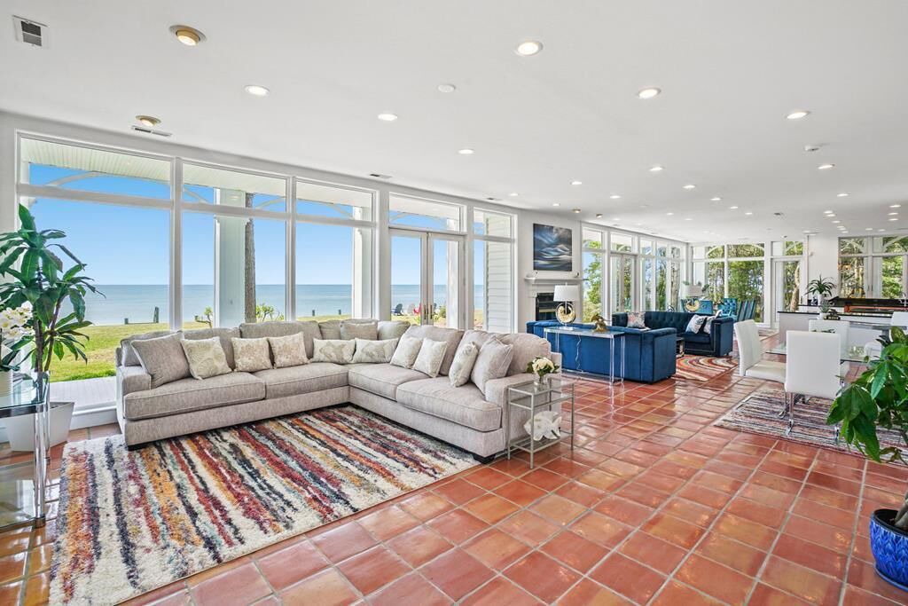 Photo of Livingroom in Davis Wharf