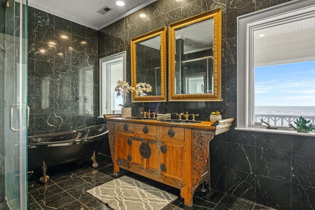 Photo of Bathroom in Davis Wharf