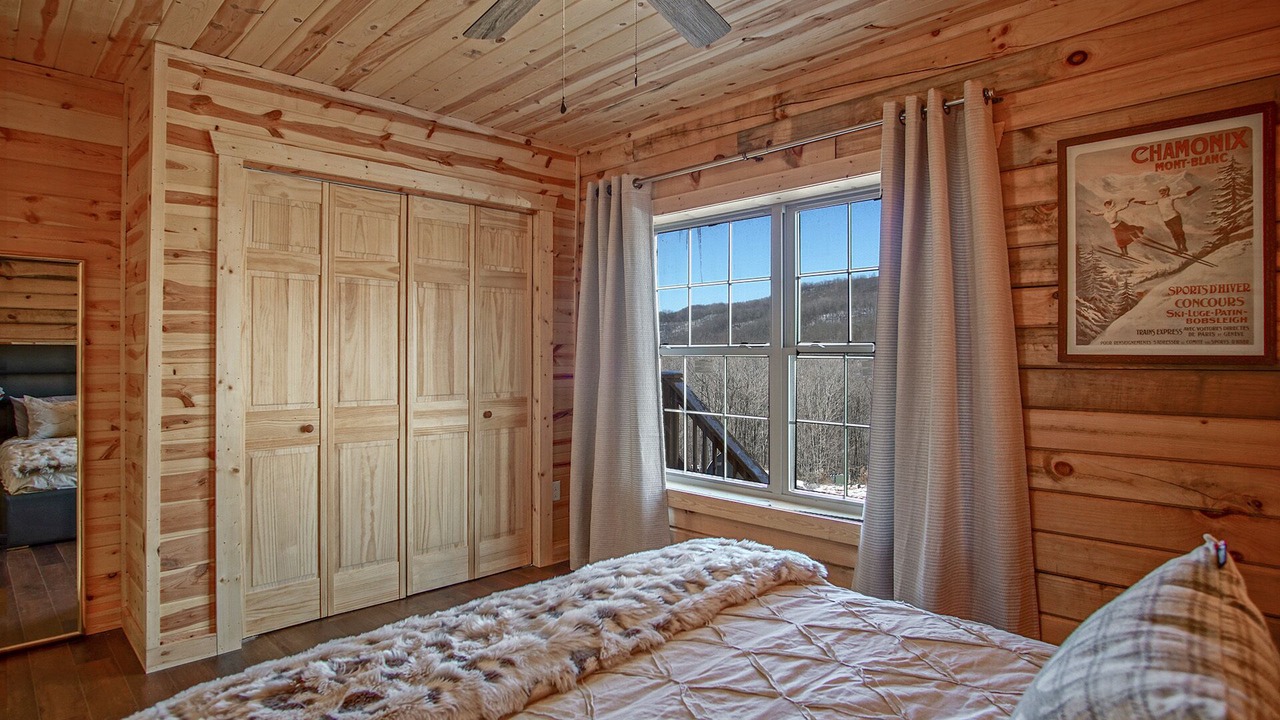 Photo of Bedroom in Mountain Base