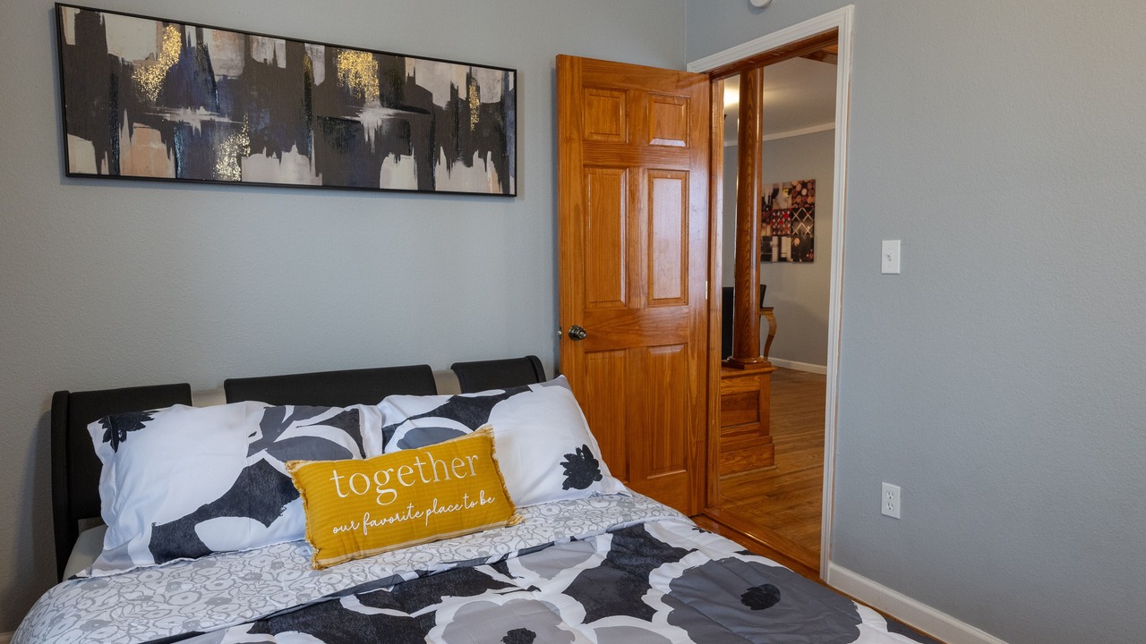 Photo of Bedroom in Utica