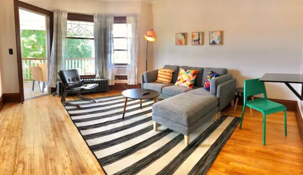 Photo of Livingroom in Lowry Hill East