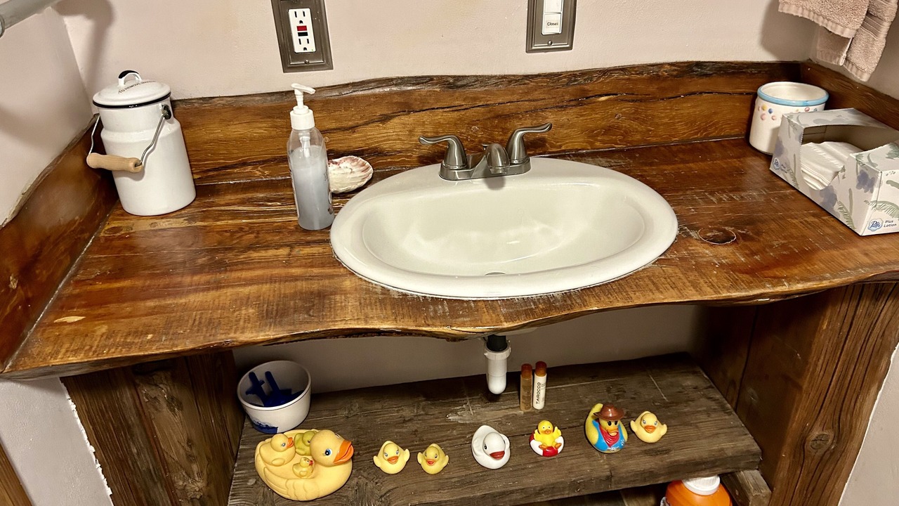 Photo of Bathroom in Canoncito