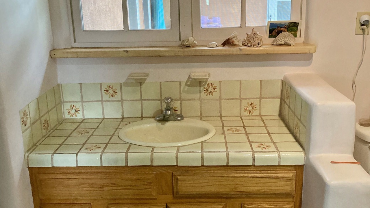 Photo of Bathroom in Canoncito