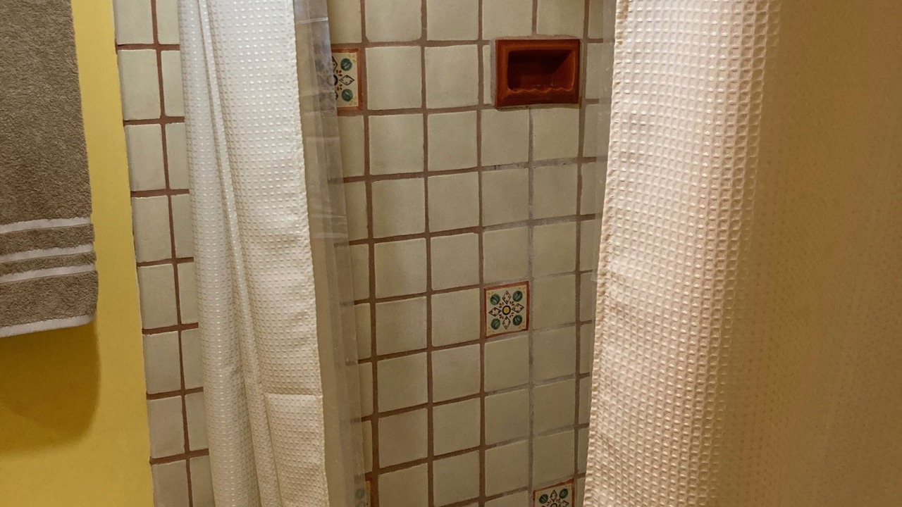 Photo of Bathroom in Canoncito