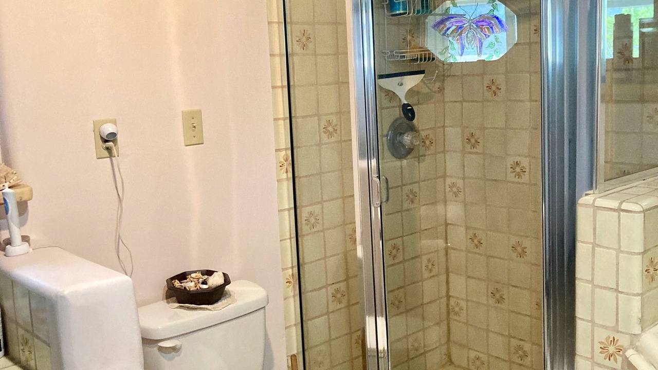 Photo of Bathroom in Canoncito