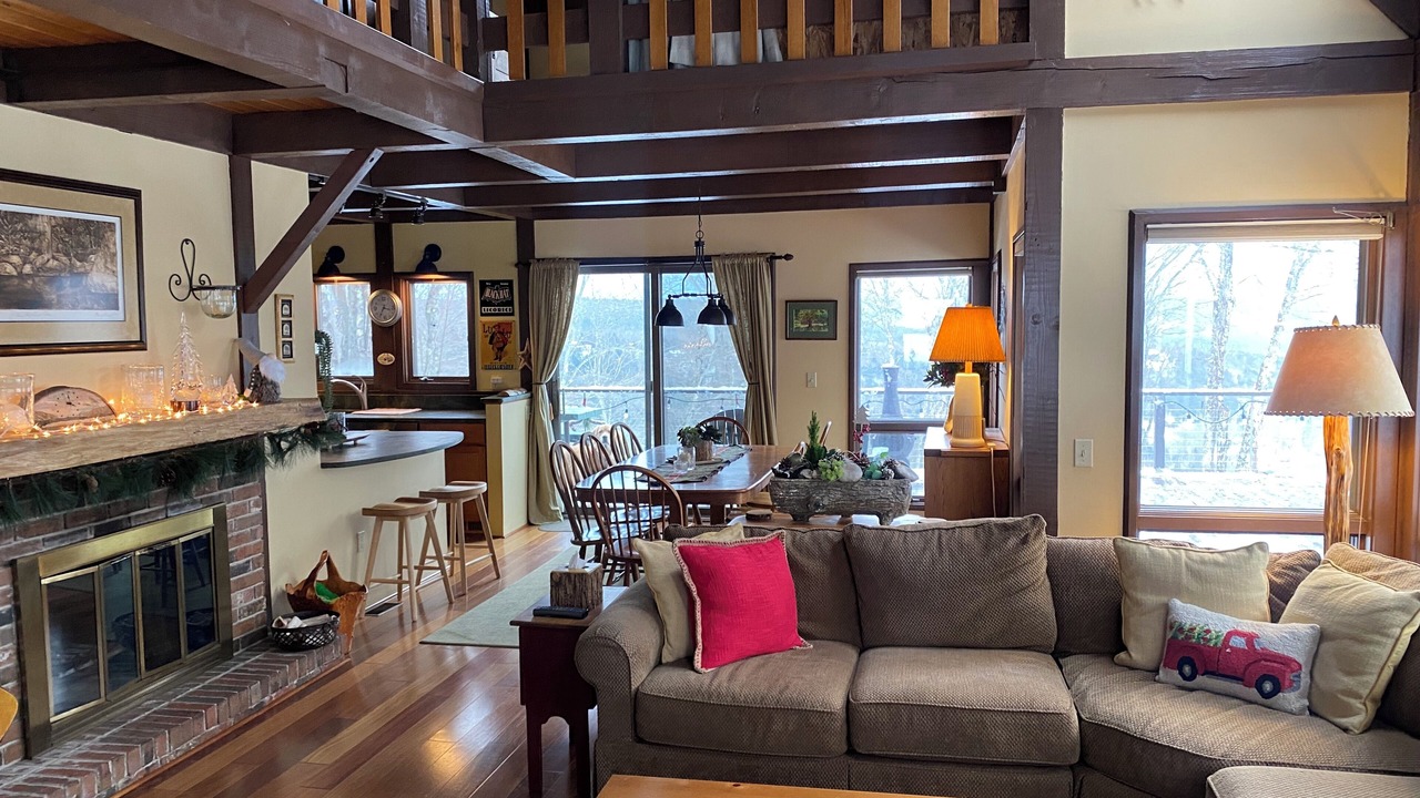 Photo of Livingroom in West Hartford