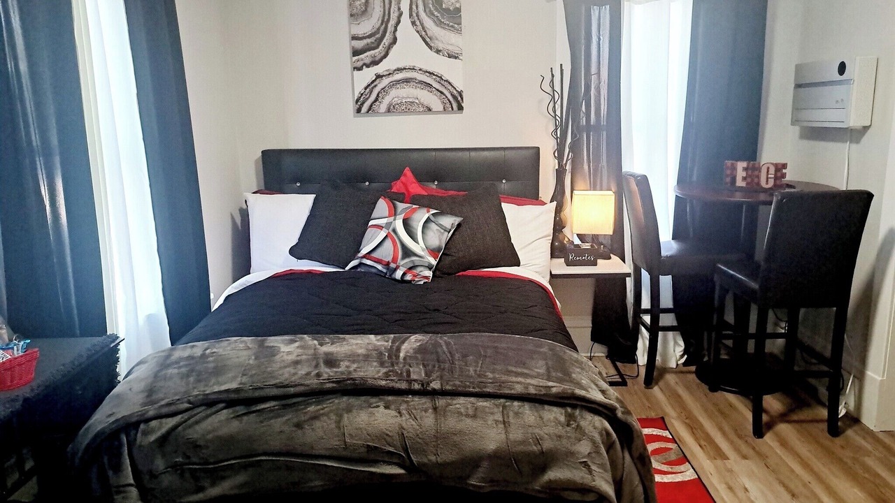 Photo of Bedroom in Midway