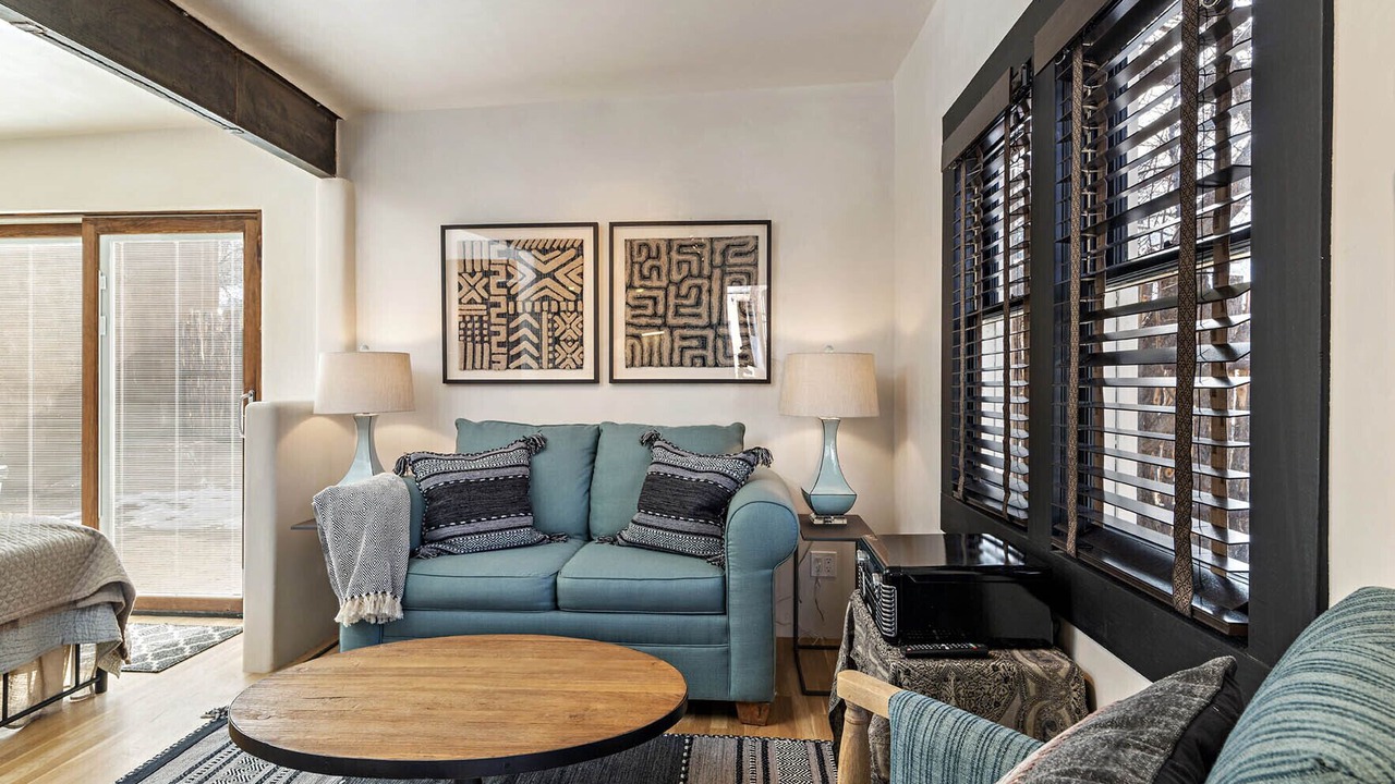 Photo of Livingroom in Historic Eastside