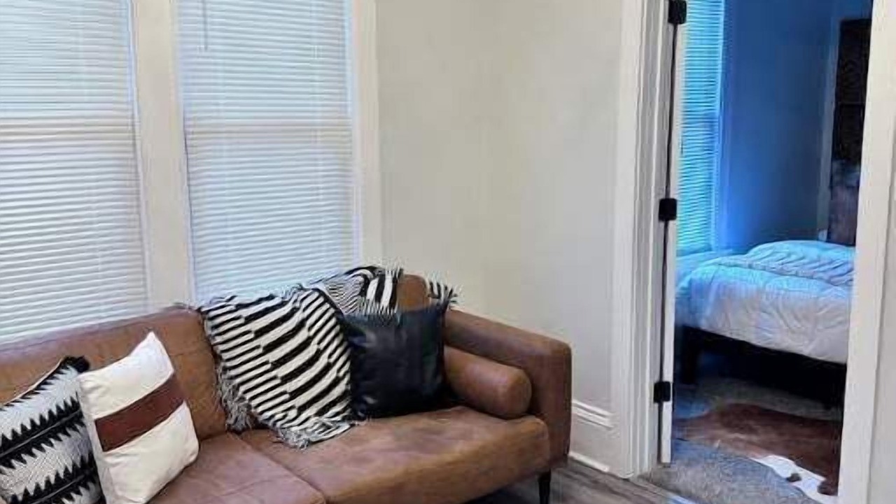 Photo of Livingroom in Midway