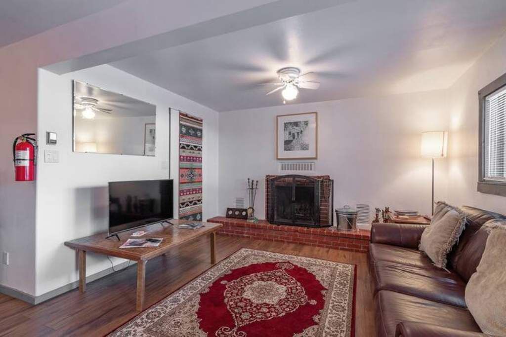 Photo of Livingroom in Northeast Santa Fe