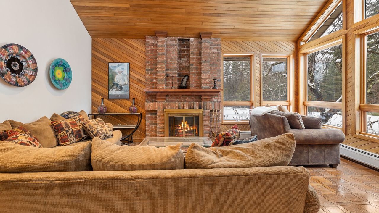 Photo of Livingroom in South Londonderry
