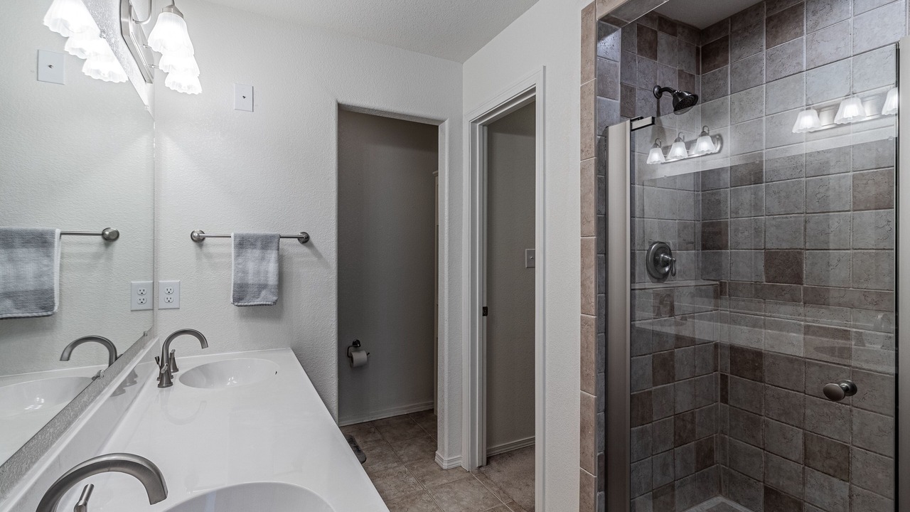 Photo of Bathroom in Aztec