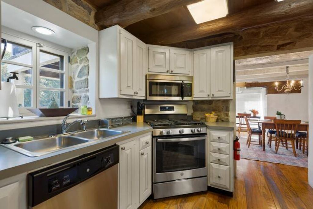 Photo of Kitchen in Round Hill