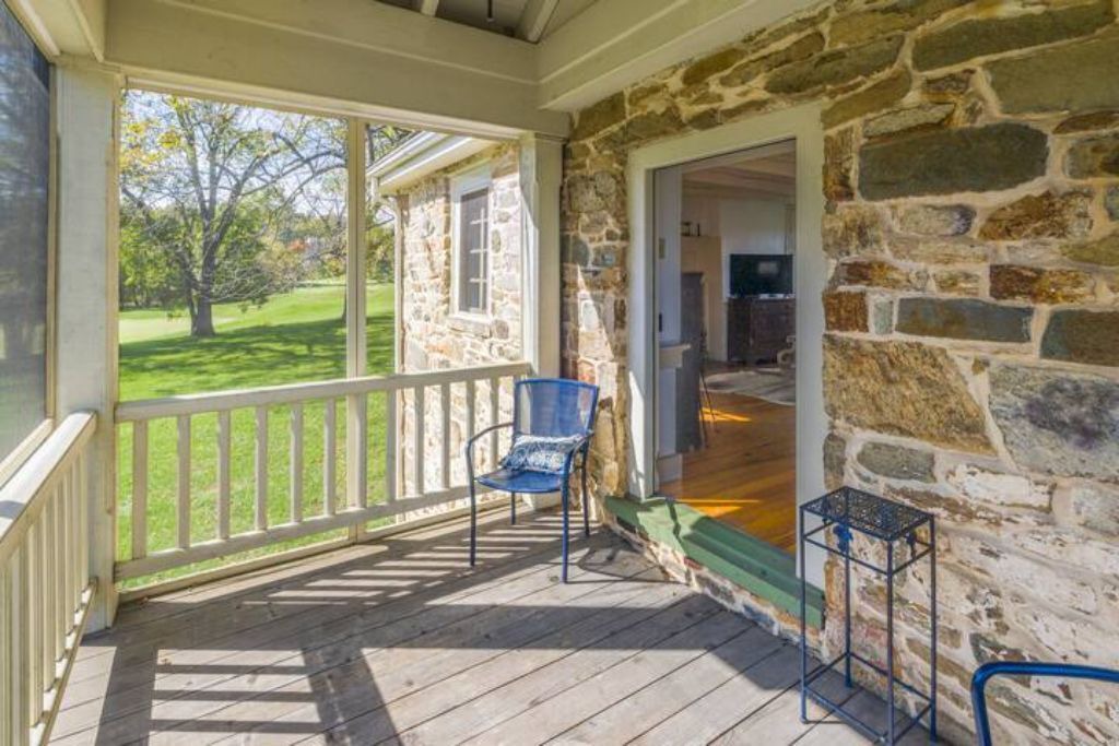 Photo of Patio Balcony in Round Hill
