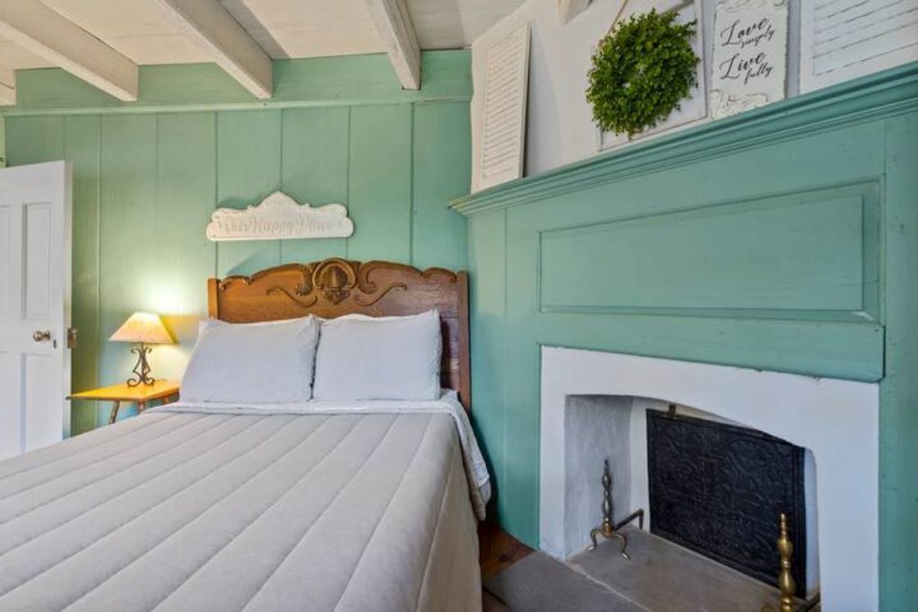 Photo of Bedroom in Round Hill