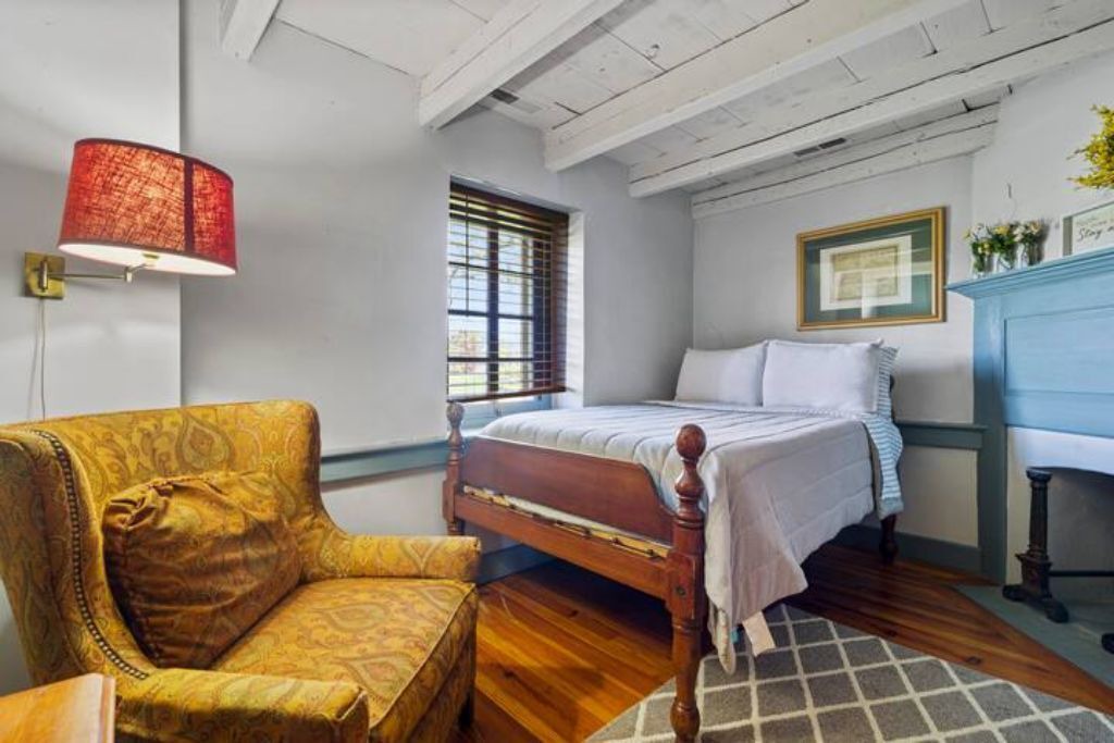 Photo of Bedroom in Round Hill