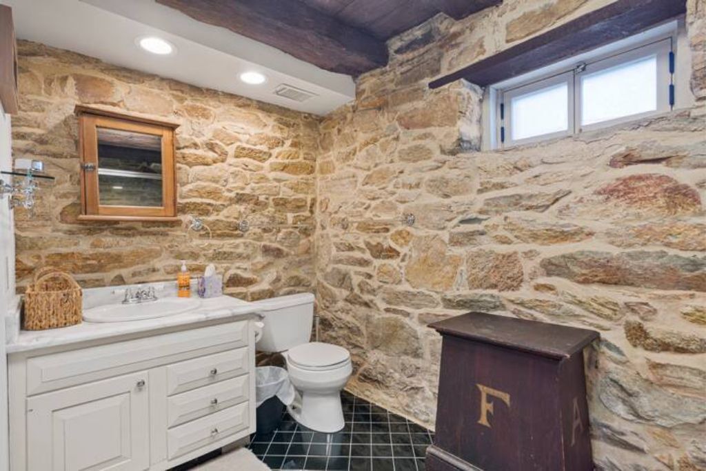 Photo of Bathroom in Round Hill
