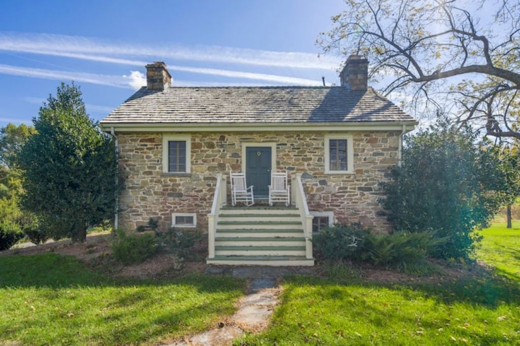 Photo of Outdoor in Round Hill