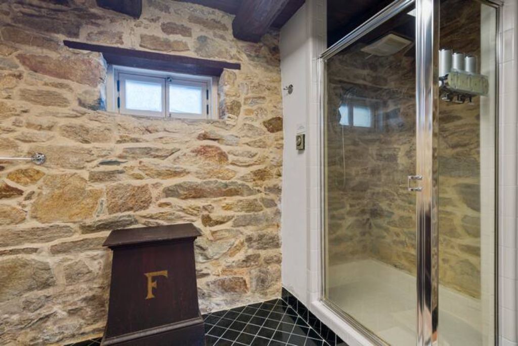 Photo of Bathroom in Round Hill