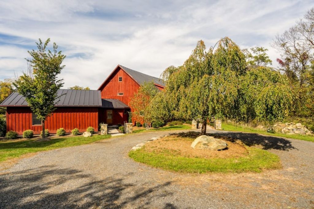 Photo of Outdoor in Round Hill
