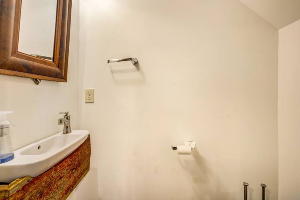 Photo of Bathroom in Round Hill