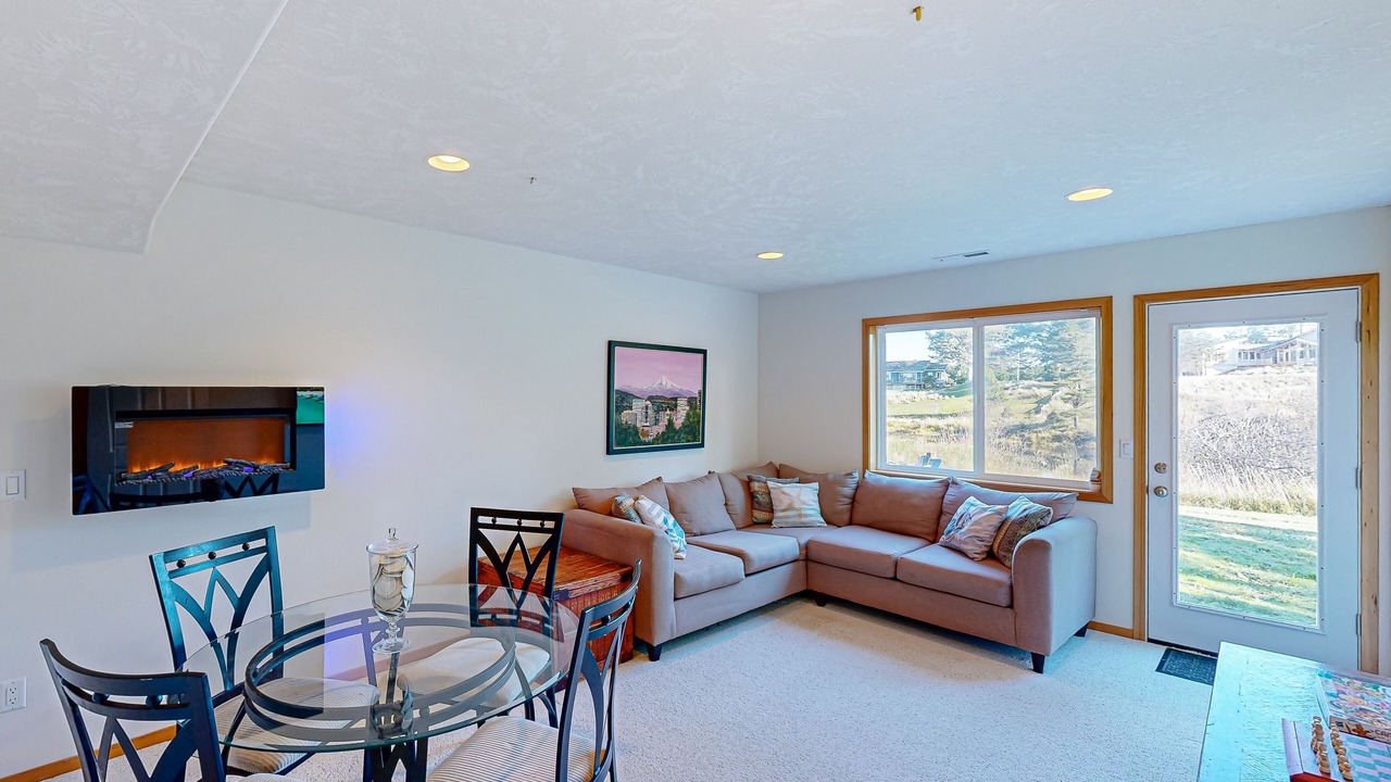 Photo of Livingroom in Warrenton