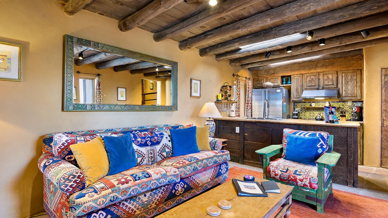 Photo of Livingroom in Historic Eastside