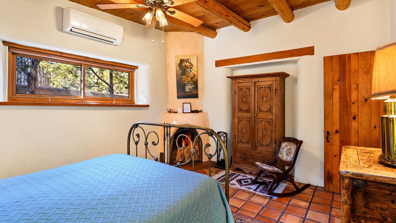 Photo of Livingroom in Historic Eastside