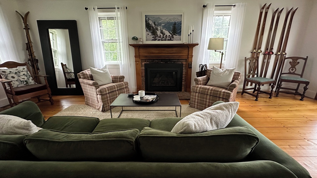 Photo of Livingroom in Warren
