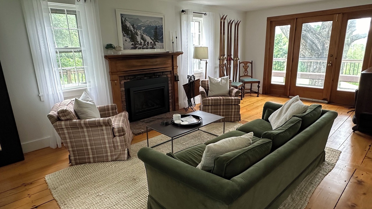 Photo of Livingroom in Warren
