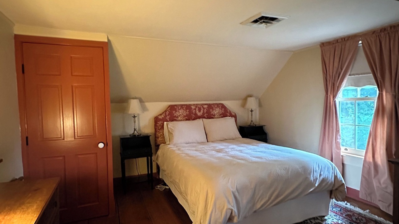 Photo of Bedroom in Warren