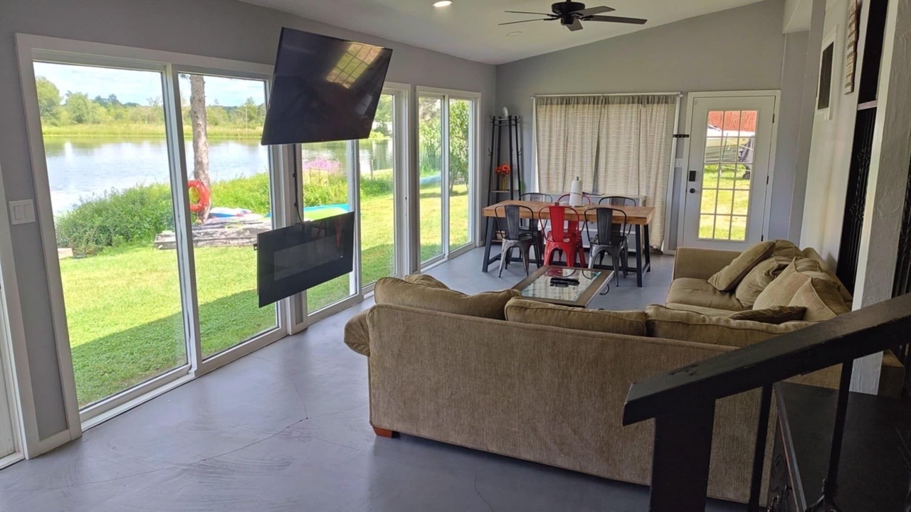Photo of Livingroom in Battle Creek