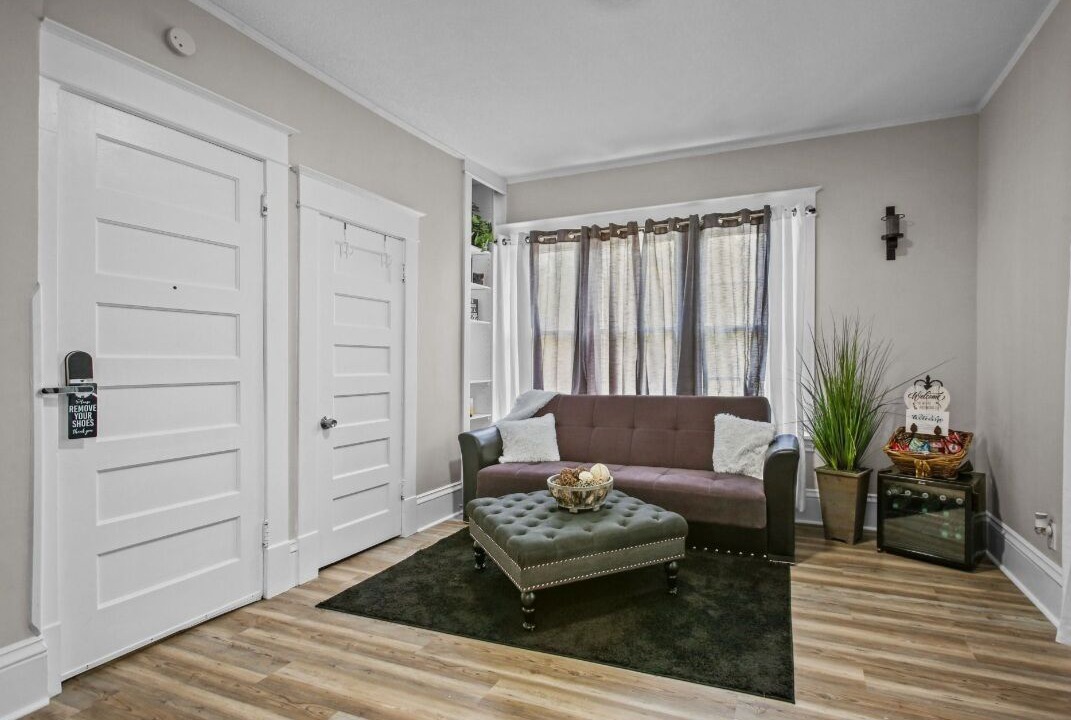 Photo of Livingroom in Midway