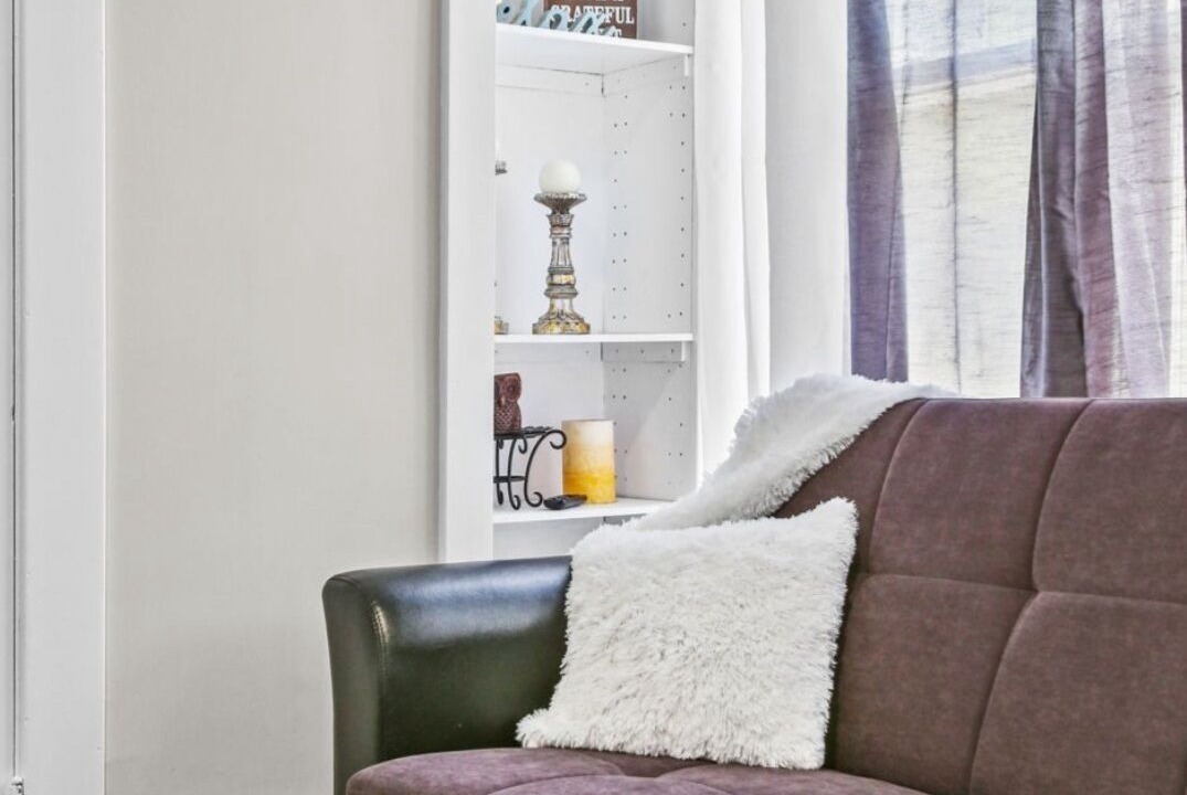 Photo of Livingroom in Midway