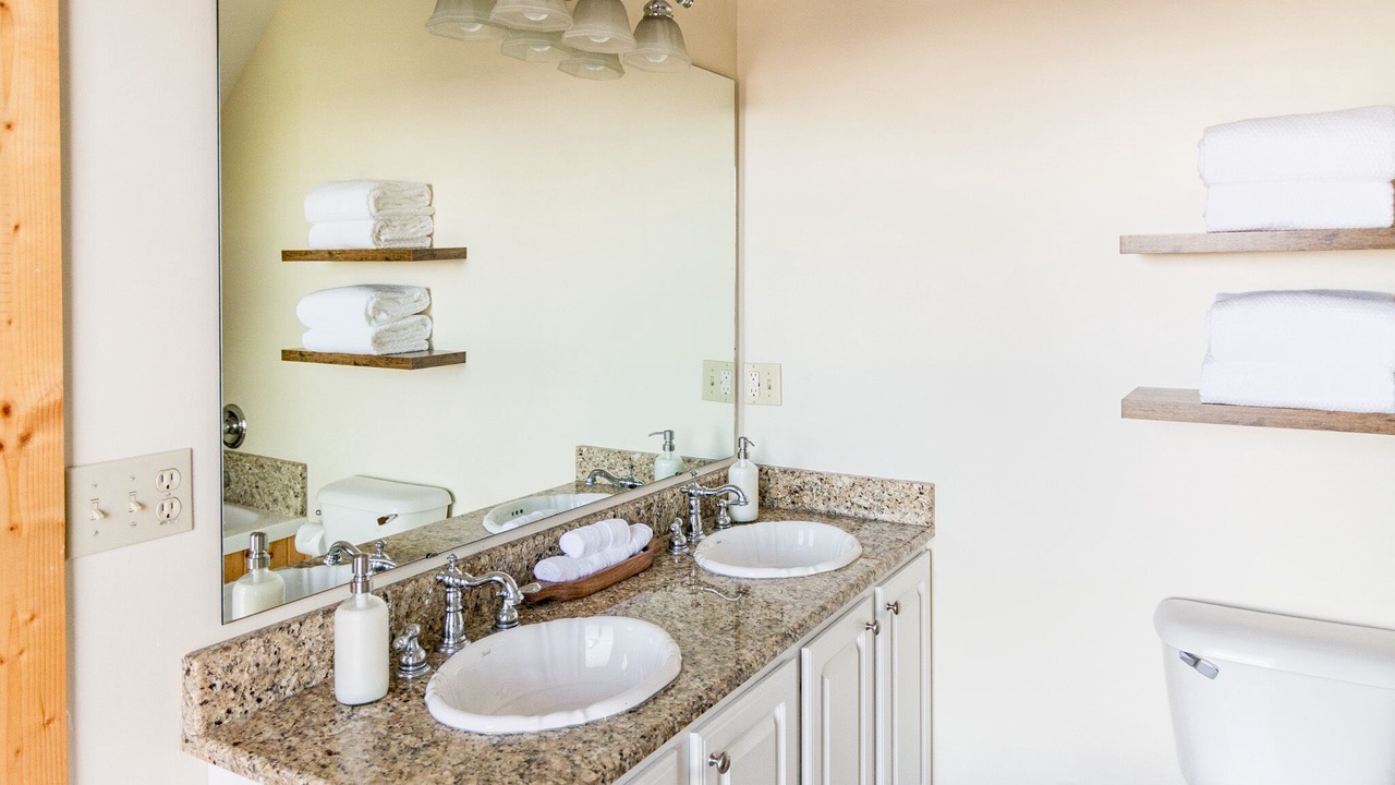 Photo of Bathroom in Snowshoe