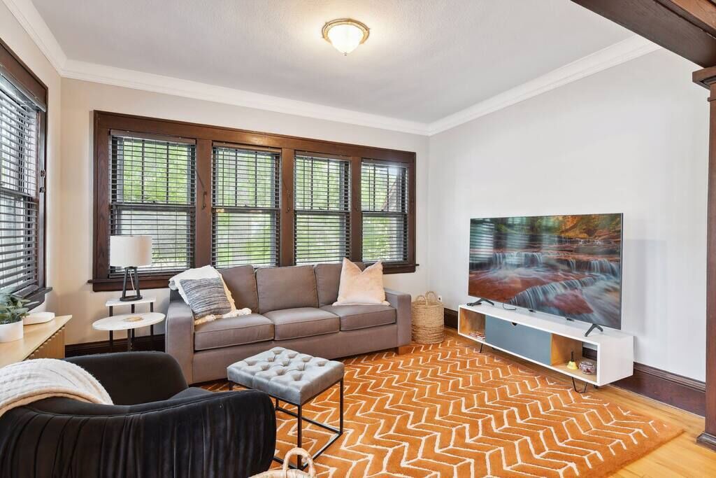 Photo of Livingroom in Linden Hills
