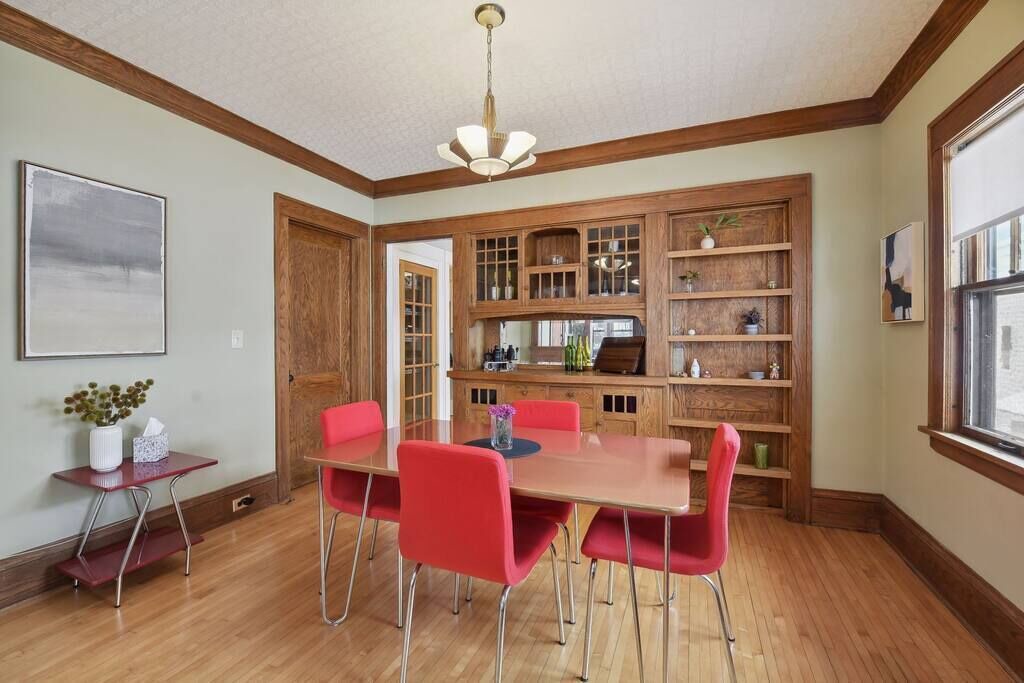 Photo of Livingroom in Linden Hills