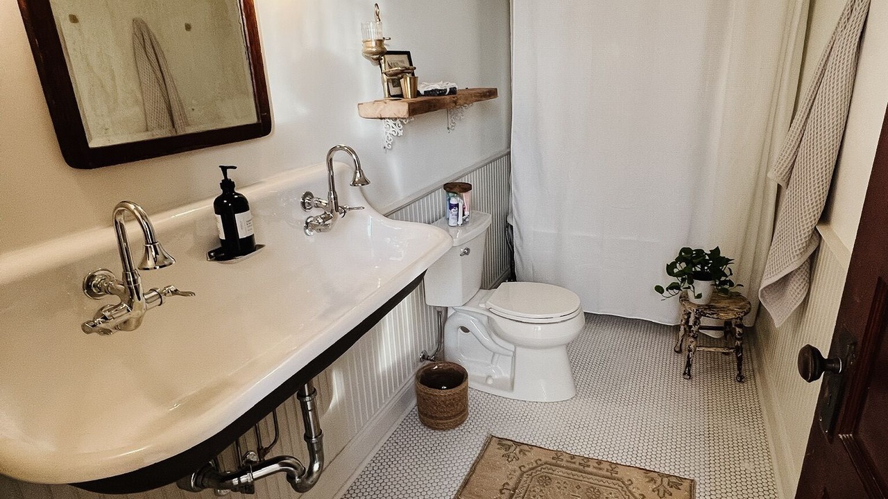 Photo of Bathroom in Forest Hills