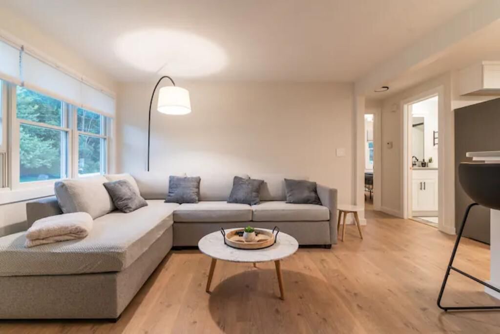 Photo of Livingroom in Shelburne
