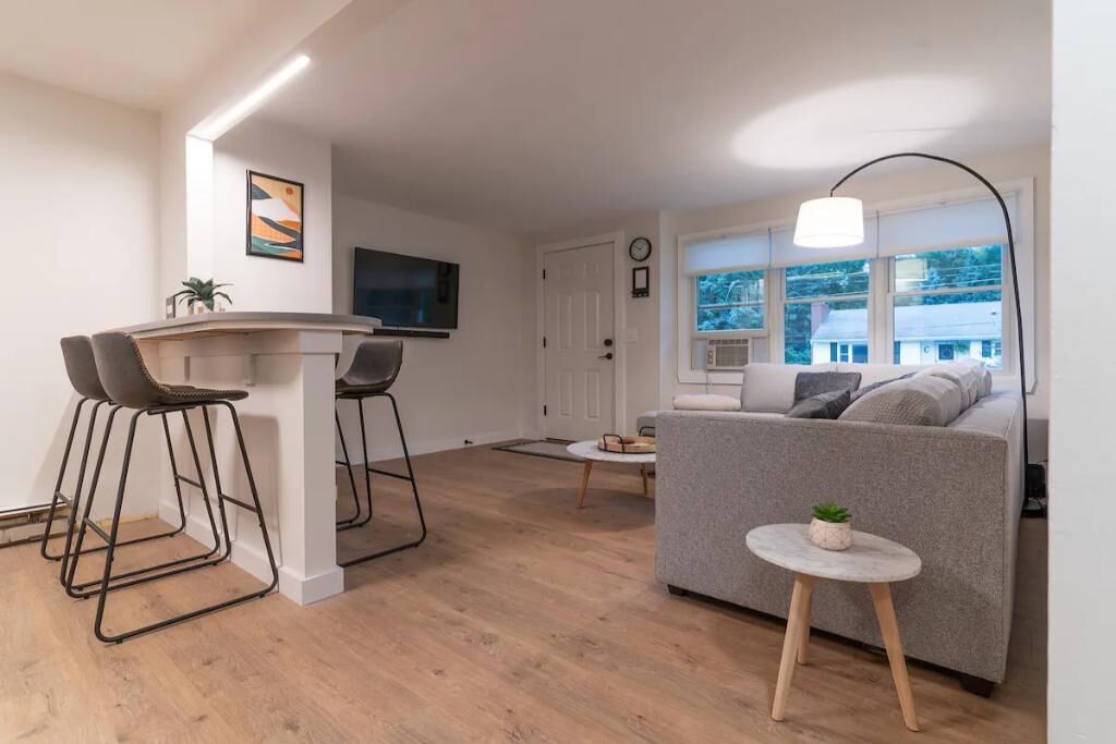Photo of Livingroom in Shelburne