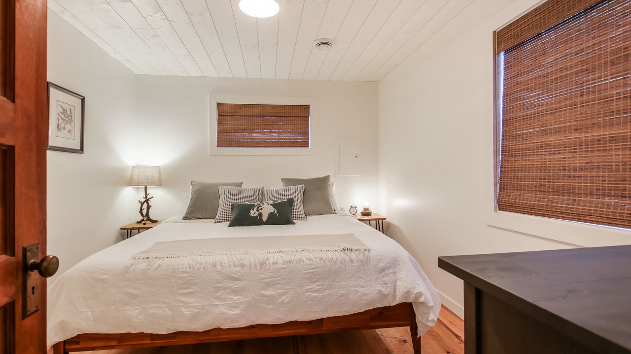 Photo of Bedroom in Northwoods Beach