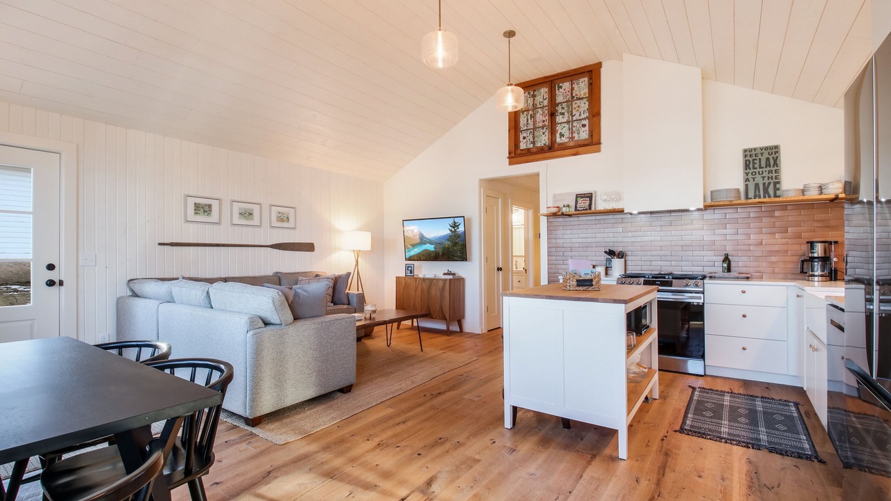Photo of Livingroom in Northwoods Beach